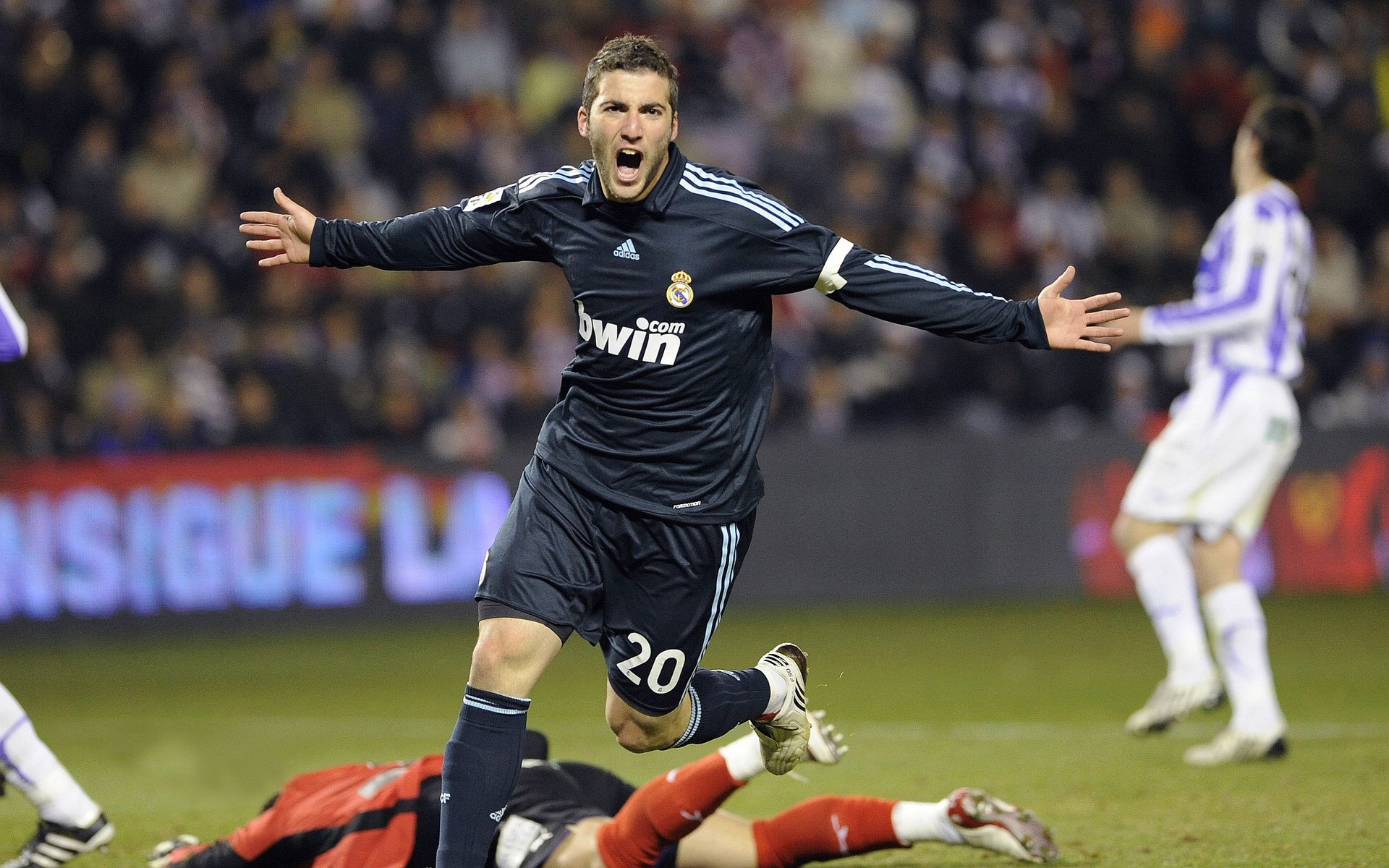 深度战术分析，揭秘冠军球队的制胜之道